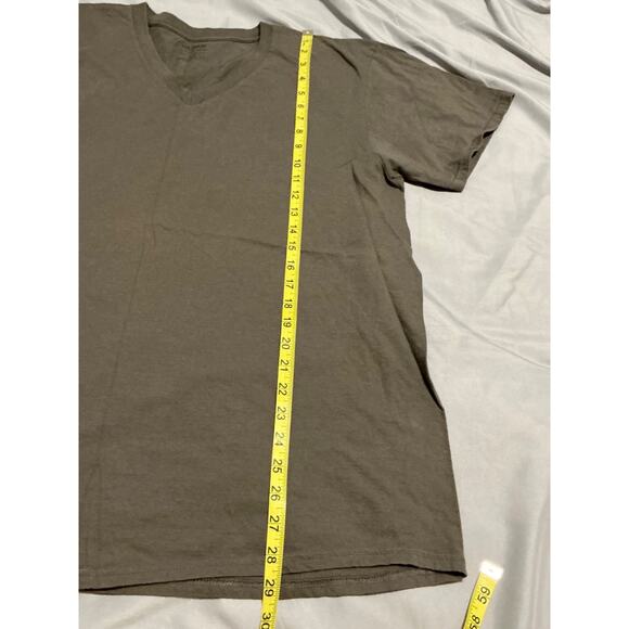 Gildan Men's Size XL (46-48)Gray Heavy Cotton Short Sleeve V-Neck T-Shirt - Picture 6 of 7